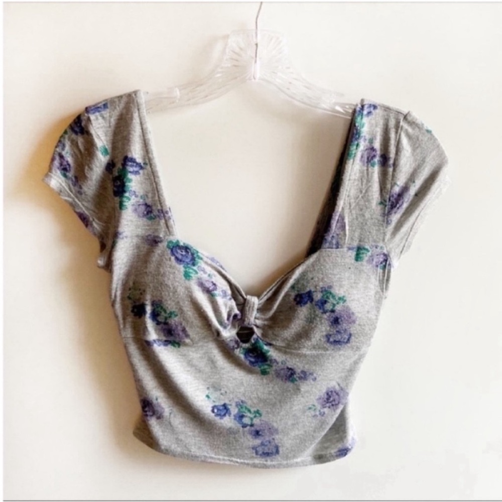 Pins and Needles shirt gray crop floral cap sleeves